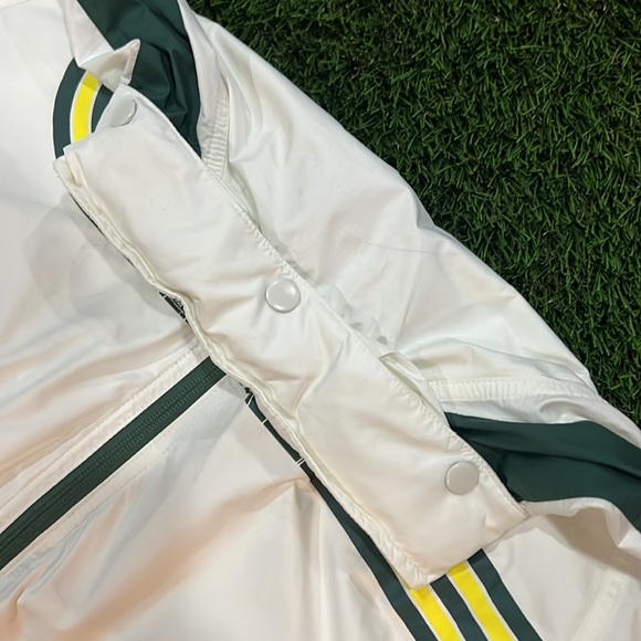 Women’s Throwback Nike Oregon Track Jacket - Picture 5 of 7